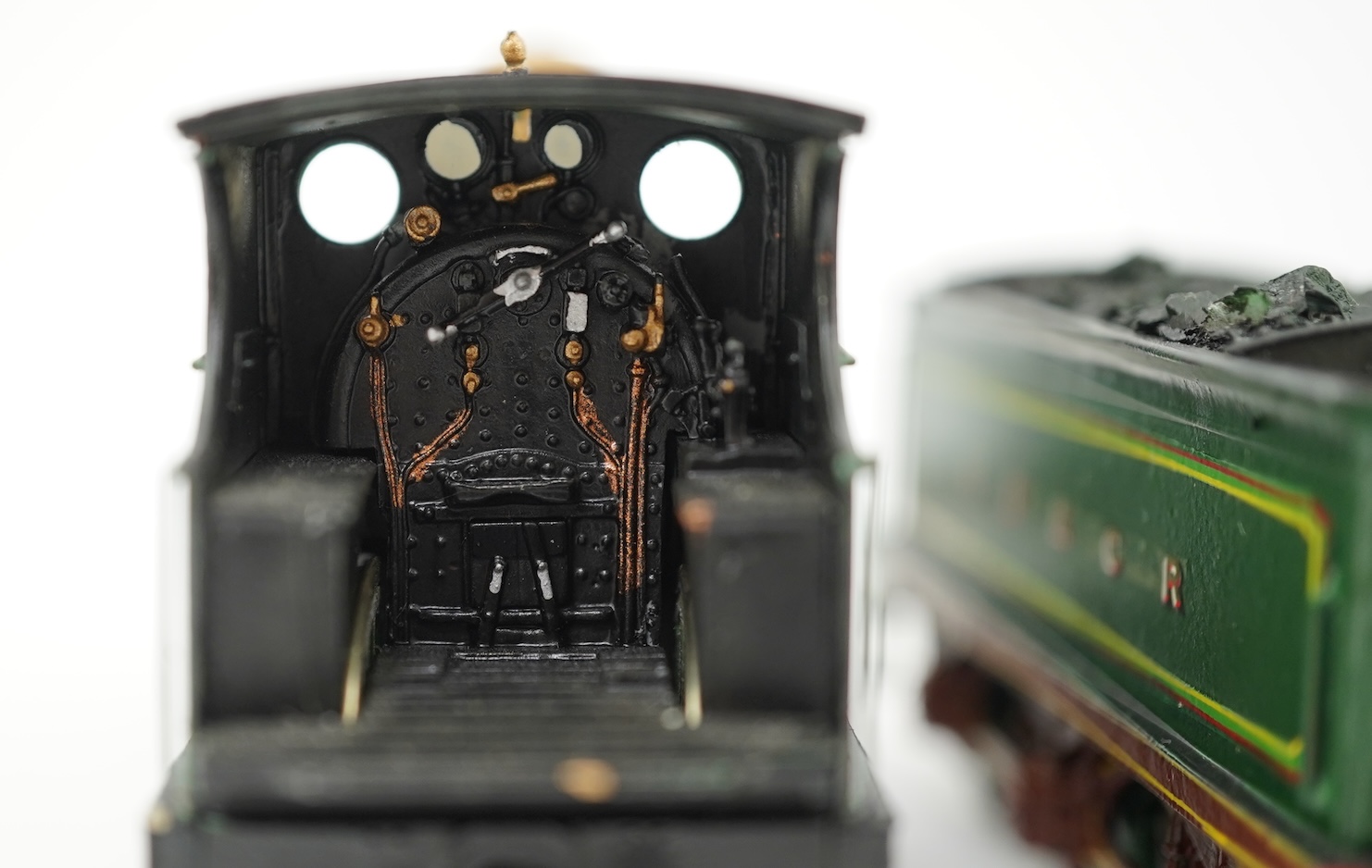Two 00 gauge brass and white metal kit built Wainwright designed SE&CR tender locomotives (possibly by Wills Finecast); a class D 4-4-0, 488, together with a class E 4-4-0, 273, constructed, painted and lined to a high s